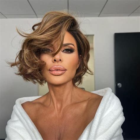 lisa rinna instagram nude|Lisa Rinna, 60, Bares All for Cheeky Nude Mirror Selfie:。